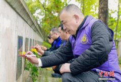 评论：清明代祭扫、云祭扫彰显两